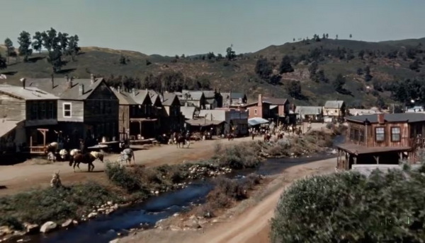 Sora模型工作原理示意图